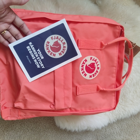 ? Authentic NWT Fjällräven Kånken original Size backpack